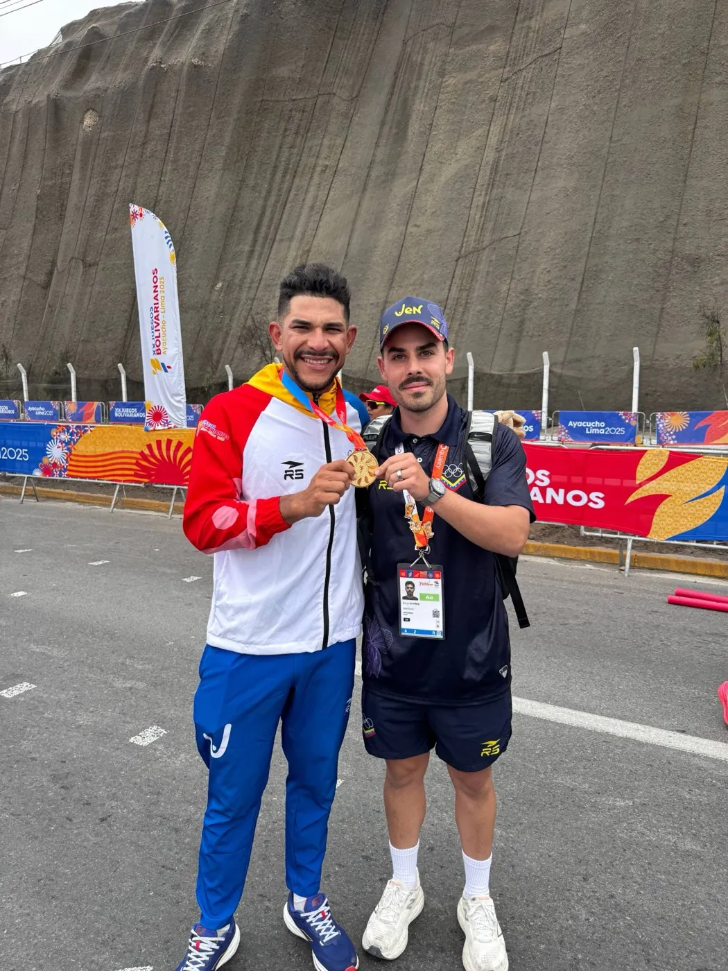 Podio con medalla de oro